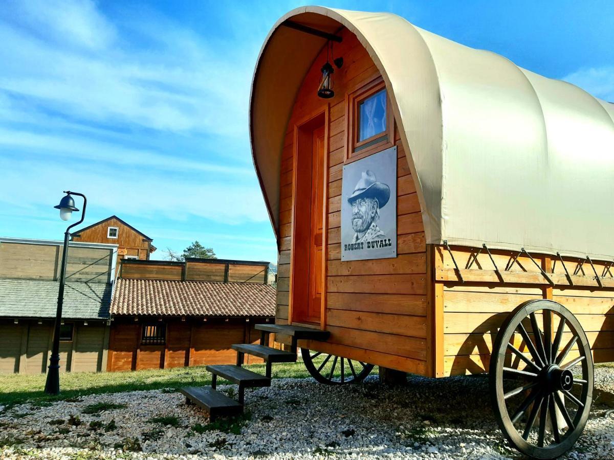 El Paso City, Zlatibor - Unique Wooden Cottages, Treehouse, Wild West Rooms, Accommodation 1-6 People 外观 照片
