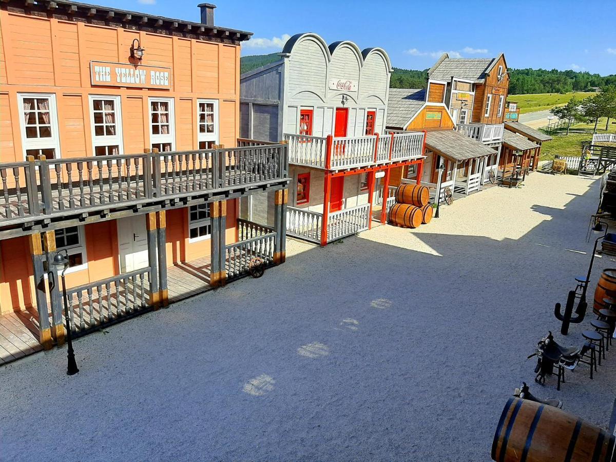 El Paso City, Zlatibor - Unique Wooden Cottages, Treehouse, Wild West Rooms, Accommodation 1-6 People 外观 照片