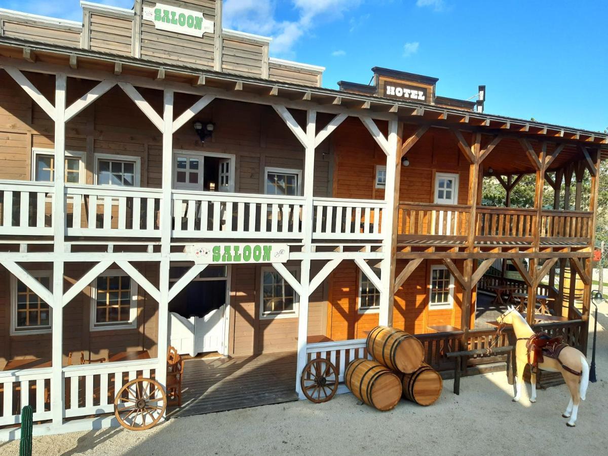El Paso City, Zlatibor - Unique Wooden Cottages, Treehouse, Wild West Rooms, Accommodation 1-6 People 外观 照片