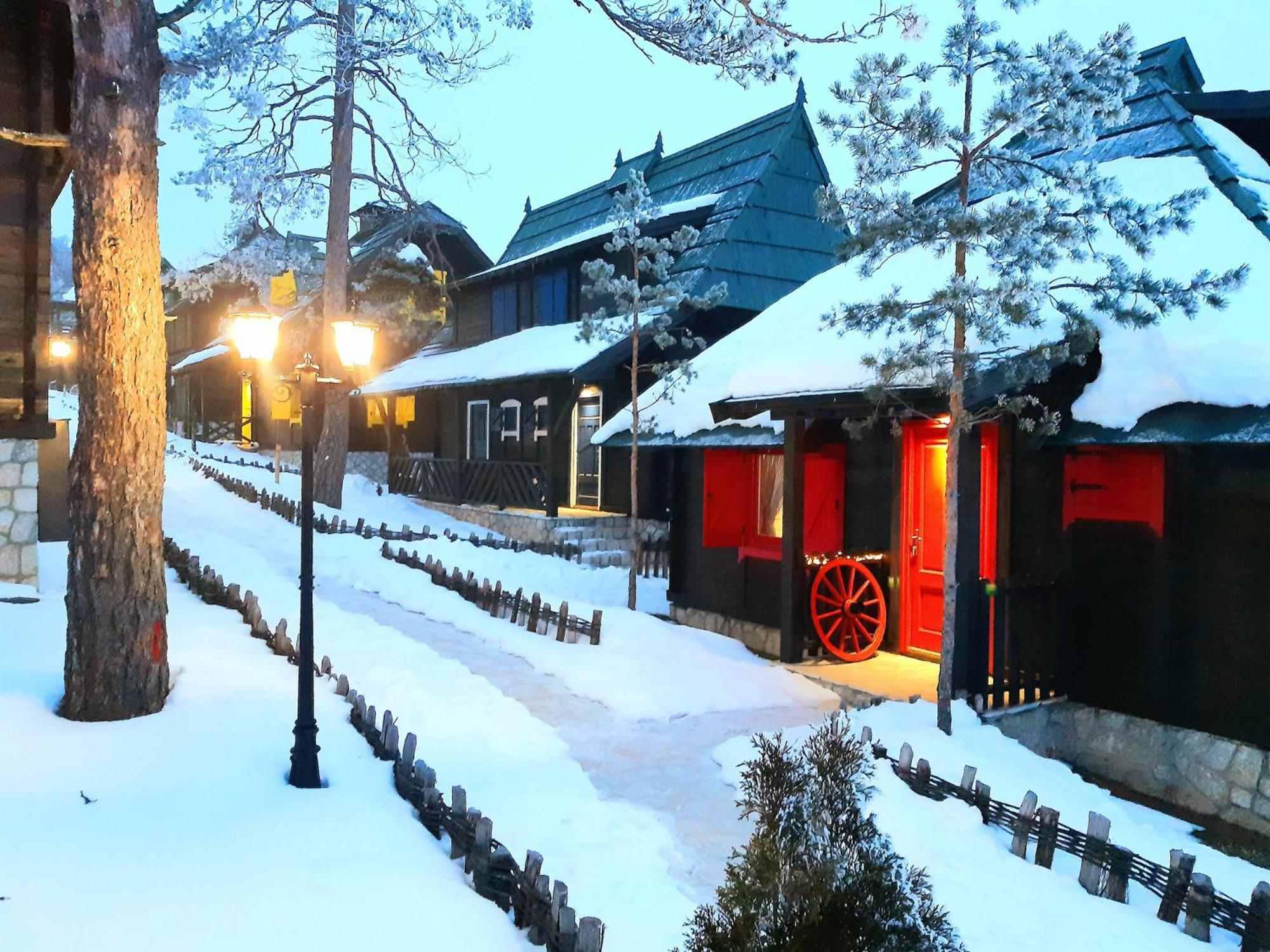 El Paso City, Zlatibor - Unique Wooden Cottages, Treehouse, Wild West Rooms, Accommodation 1-6 People 外观 照片